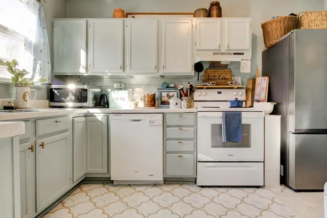 $185,000 | 1800 16th Avenue, Menominee, MI 49858