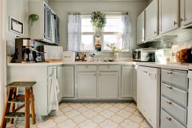 $185,000 | 1800 16th Avenue, Menominee, MI 49858