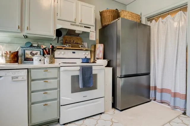 $185,000 | 1800 16th Avenue, Menominee, MI 49858