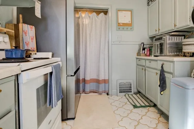 $185,000 | 1800 16th Avenue, Menominee, MI 49858