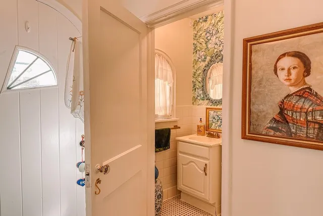 $185,000 | 1800 16th Avenue, Menominee, MI 49858