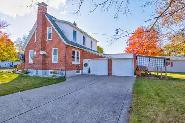 $185,000 | 1800 16th Avenue, Menominee, MI 49858