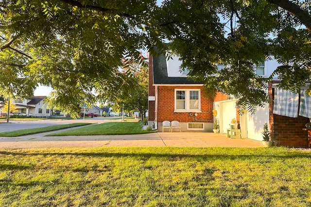 $185,000 | 1800 16th Avenue, Menominee, MI 49858