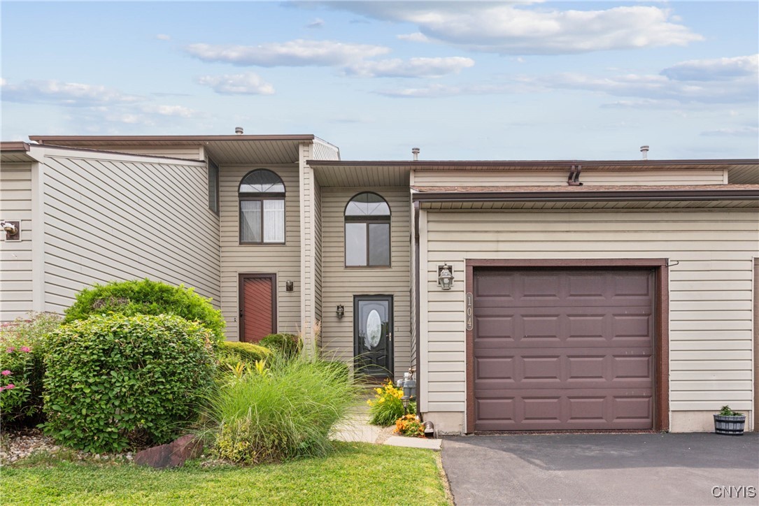 104 Lookout Circle Camillus, NY 13209 - Photo 1 of 24