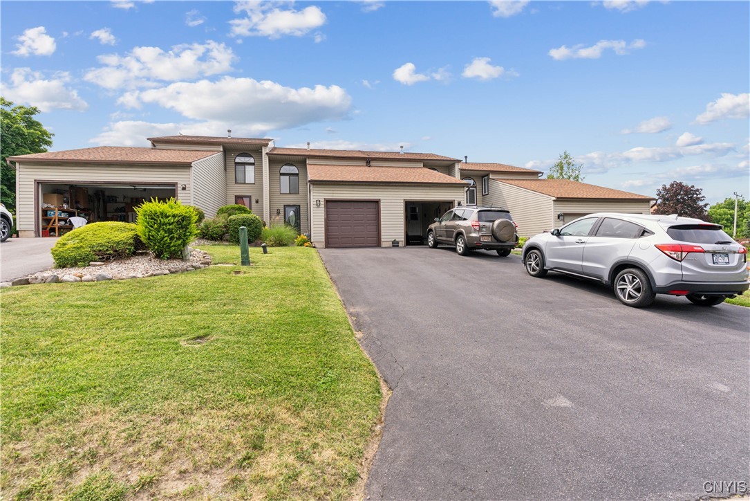 104 Lookout Circle Camillus, NY 13209 - Photo 2 of 24