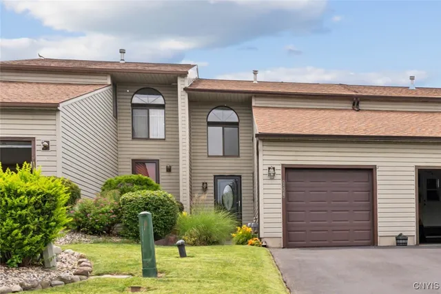 $2,300 | 104 Lookout Circle, Camillus, NY 13209