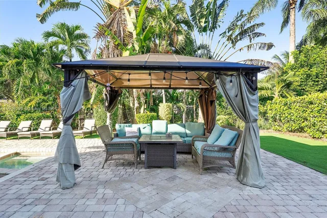 a backyard of a house with fountain table and chairs