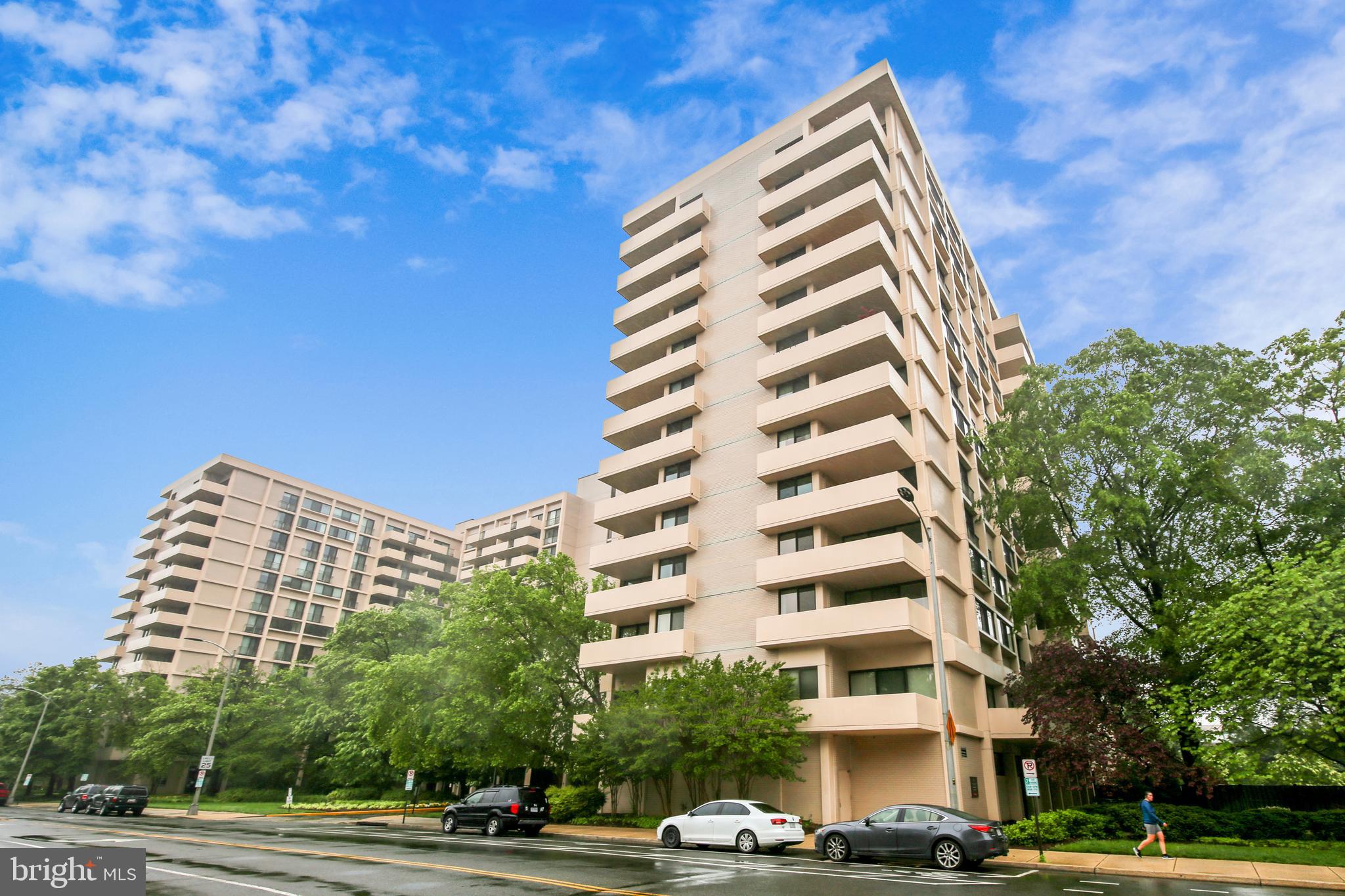 4141 North Henderson Road, Unit 322 Arlington, VA 22203 - Photo 32 of 53 Hyde Park- corner of Glebe and Henderson Roads.