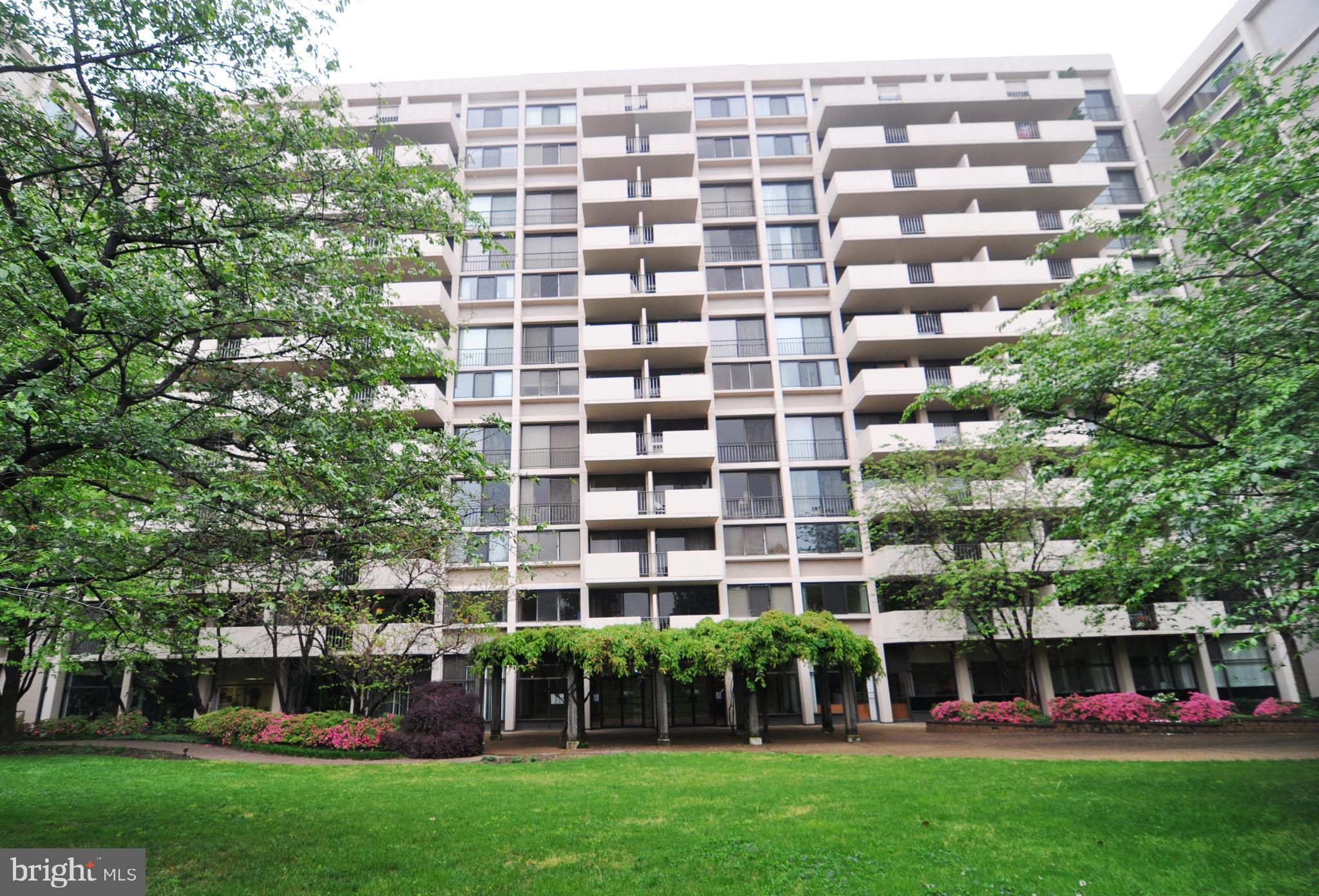 4141 North Henderson Road, Unit 322 Arlington, VA 22203 - Photo 44 of 53 Private garden-gazebo, gas grills, picnic tables.