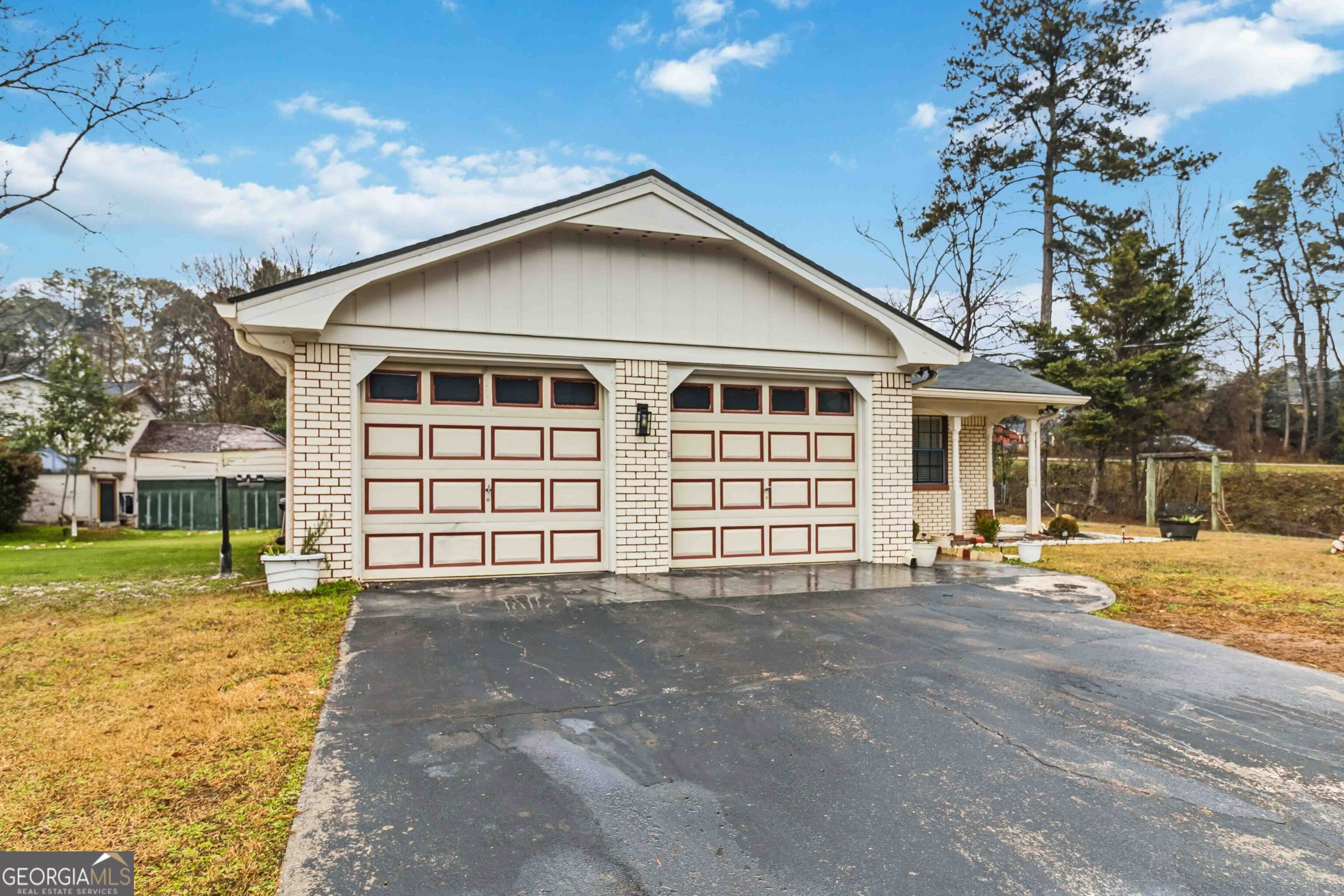 1677 Ridgeview Drive Northwest Conyers, GA 30012 - Photo 2 of 27