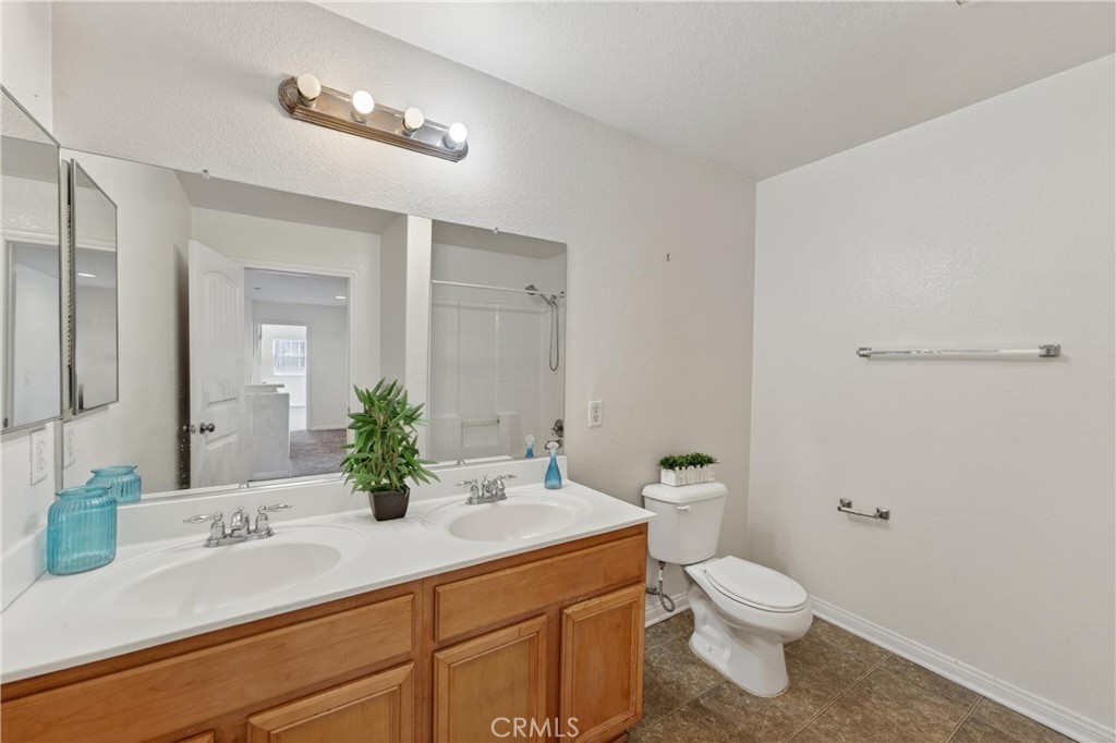 9406 Kentfield Court Riverside, CA 92508 - Photo 36 of 64 Full upstairs bathroom with dual vanities — perfect for guests or family