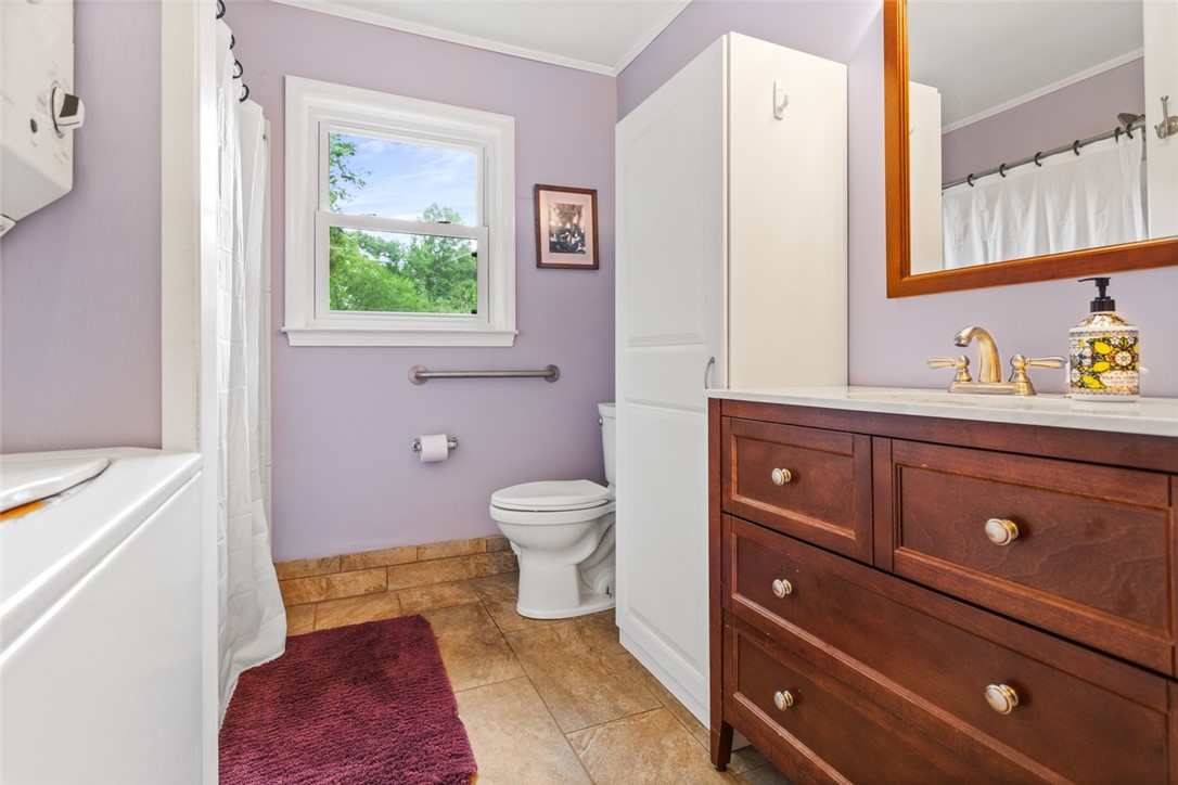 633 West Springwood Drive Seneca, SC 29672 - Photo 27 of 47 Upstairs Bathroom