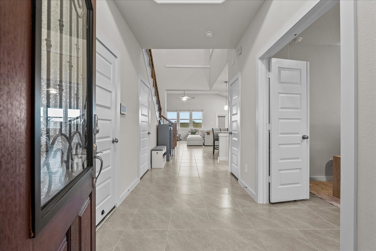 Enter your new 4 bedroom, 3.5 bath home on a corner lot in the Sierra Vista master-planned communityin Rosharon!