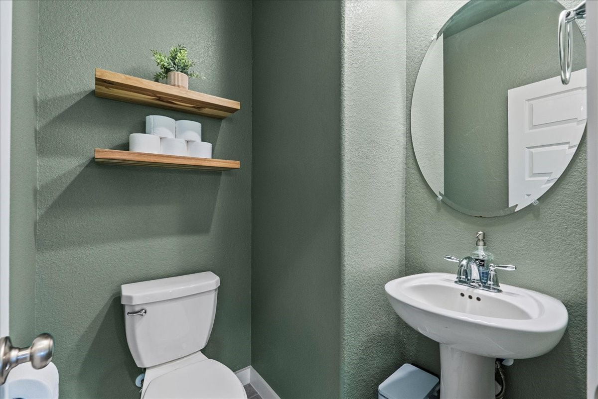 10831 Bodie Hls Drive Rosharon, TX 77583 - Photo 16 of 46 The half bath features a calming color palette, adding a subtle touch of style to this convenient bath on the 1st floor.
