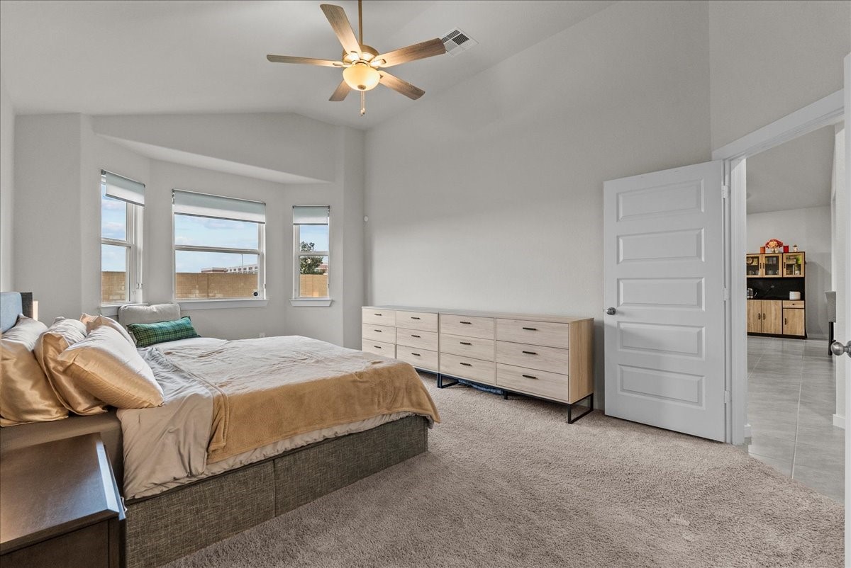 10831 Bodie Hls Drive Rosharon, TX 77583 - Photo 19 of 46 Generous windows allow for natural light and provide space for a sitting area.