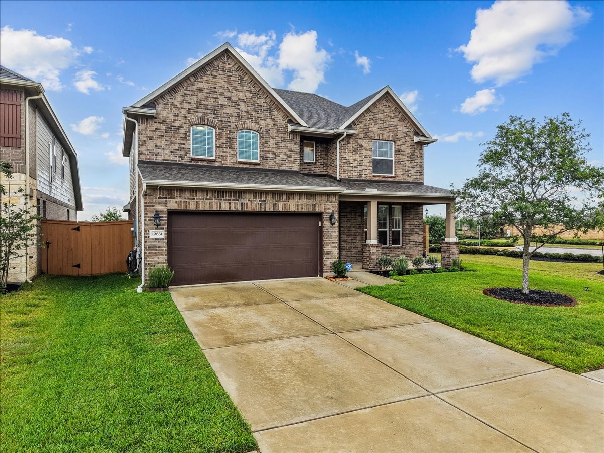 10831 Bodie Hls Drive Rosharon, TX 77583 - Photo 2 of 46 Welcome to 10831 Bodie Hills Dr., where curb appeal and a well-maintained exterior create an inviting first impression.