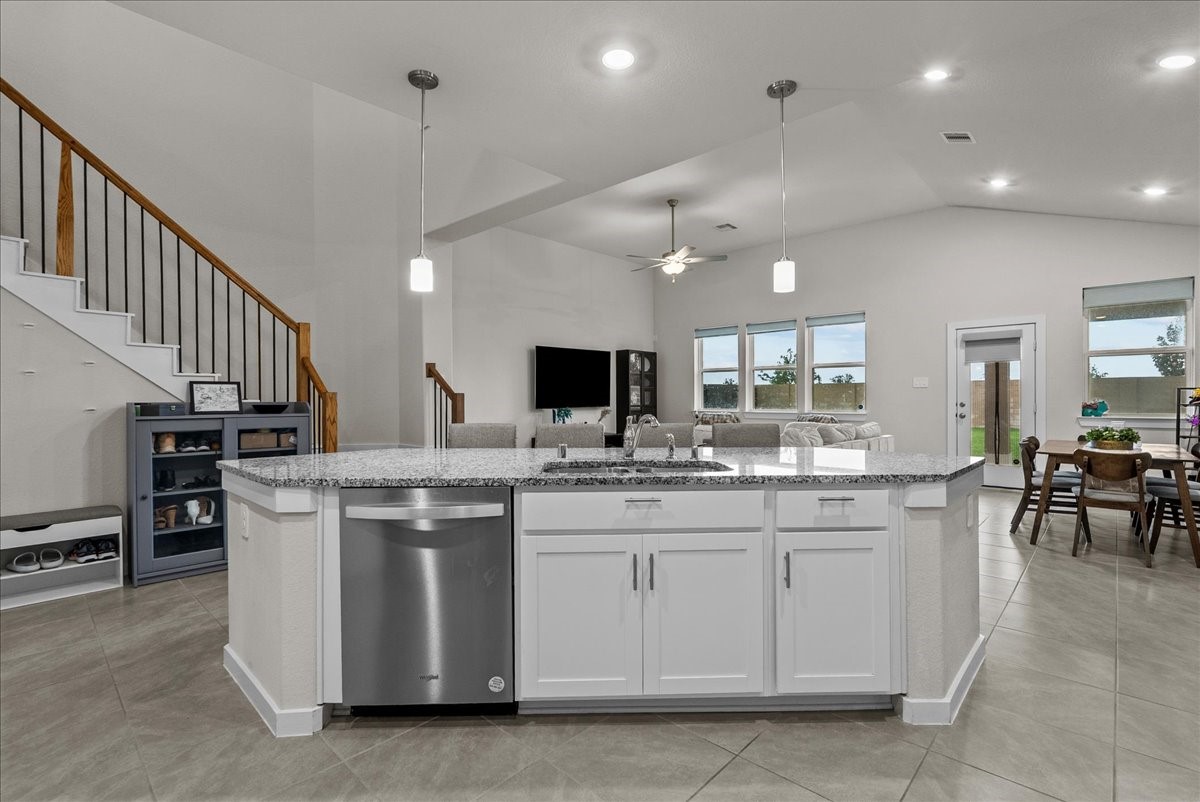 10831 Bodie Hls Drive Rosharon, TX 77583 - Photo 8 of 46 Ample cabinetry surrounds the kitchen, with a conveniently placed dishwasher beneath the sink for everyday ease. There's also a reverse osmosis tap!