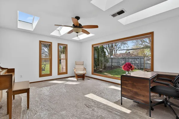 $300,000 | 451 Colorado Avenue, Aurora, IL 60506