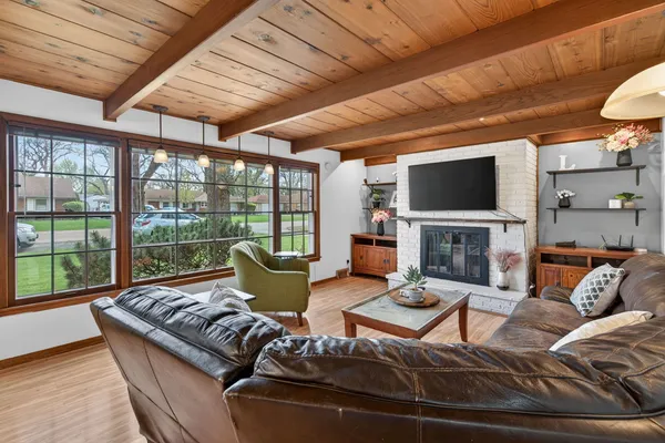 $300,000 | 451 Colorado Avenue, Aurora, IL 60506