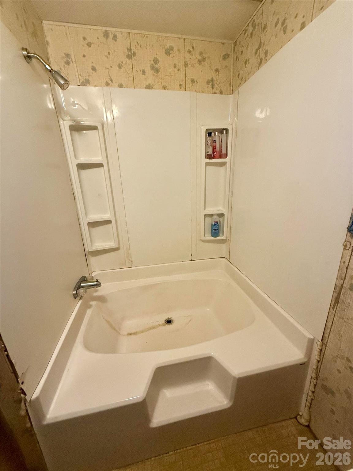 181 Song Sparrow Court Rutherfordton, NC 28139 - Photo 8 of 11 a bathroom with a bathtub