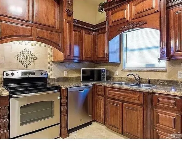 $2,000 | 2613 Fairmont Avenue, McAllen, TX 78504