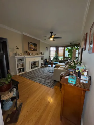 $210,000 | 1042 Washington Boulevard, Unit 3W, Oak Park, IL 60302