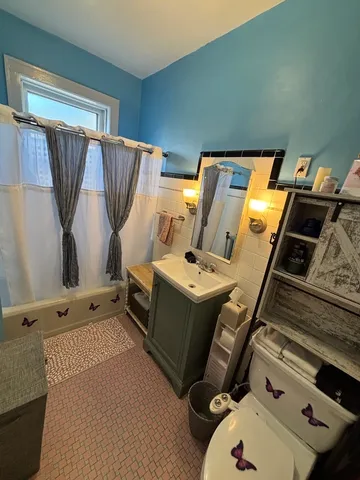 $210,000 | 1042 Washington Boulevard, Unit 3W, Oak Park, IL 60302