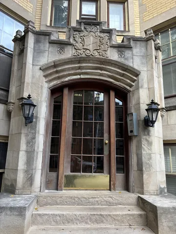 $210,000 | 1042 Washington Boulevard, Unit 3W, Oak Park, IL 60302