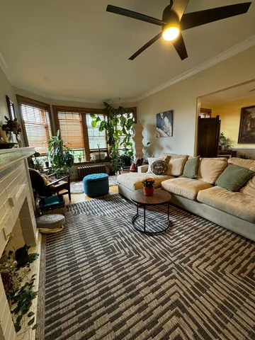 $210,000 | 1042 Washington Boulevard, Unit 3W, Oak Park, IL 60302