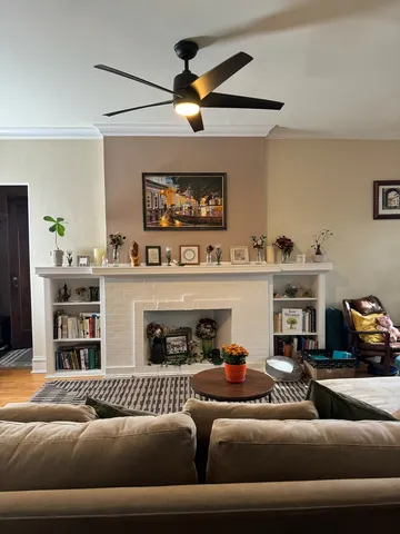 $210,000 | 1042 Washington Boulevard, Unit 3W, Oak Park, IL 60302