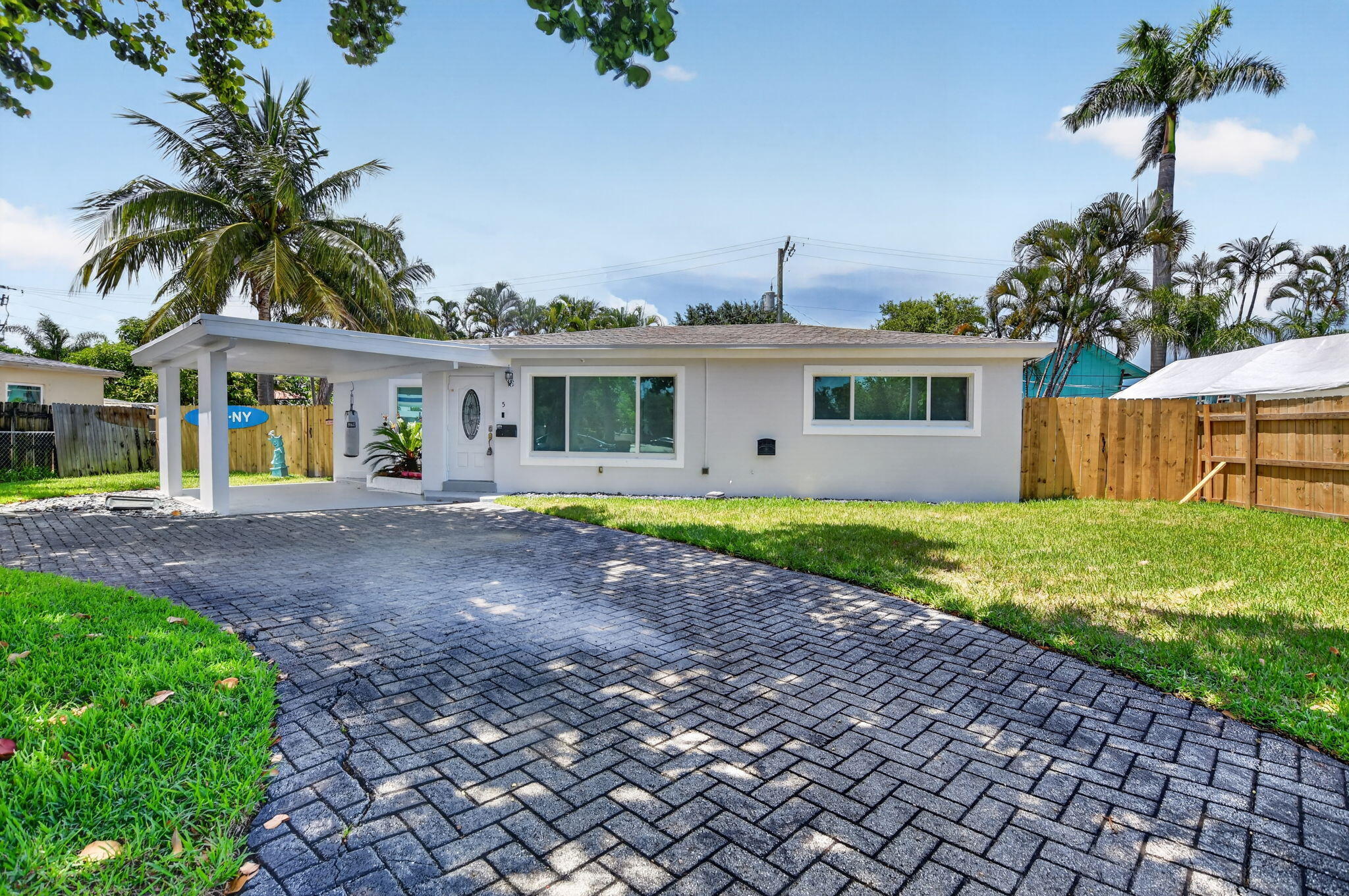 155 Northeast 20th Street Boca Raton, FL 33431 - Photo 4 of 32 2-web-or-mls-DSC_2709