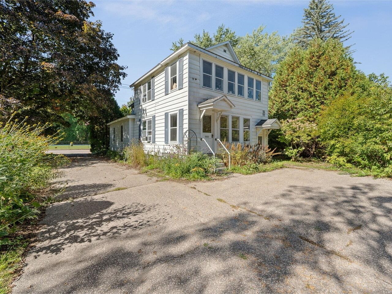 316 Patchen Road South Burlington, VT 05403 - Photo 2 of 40