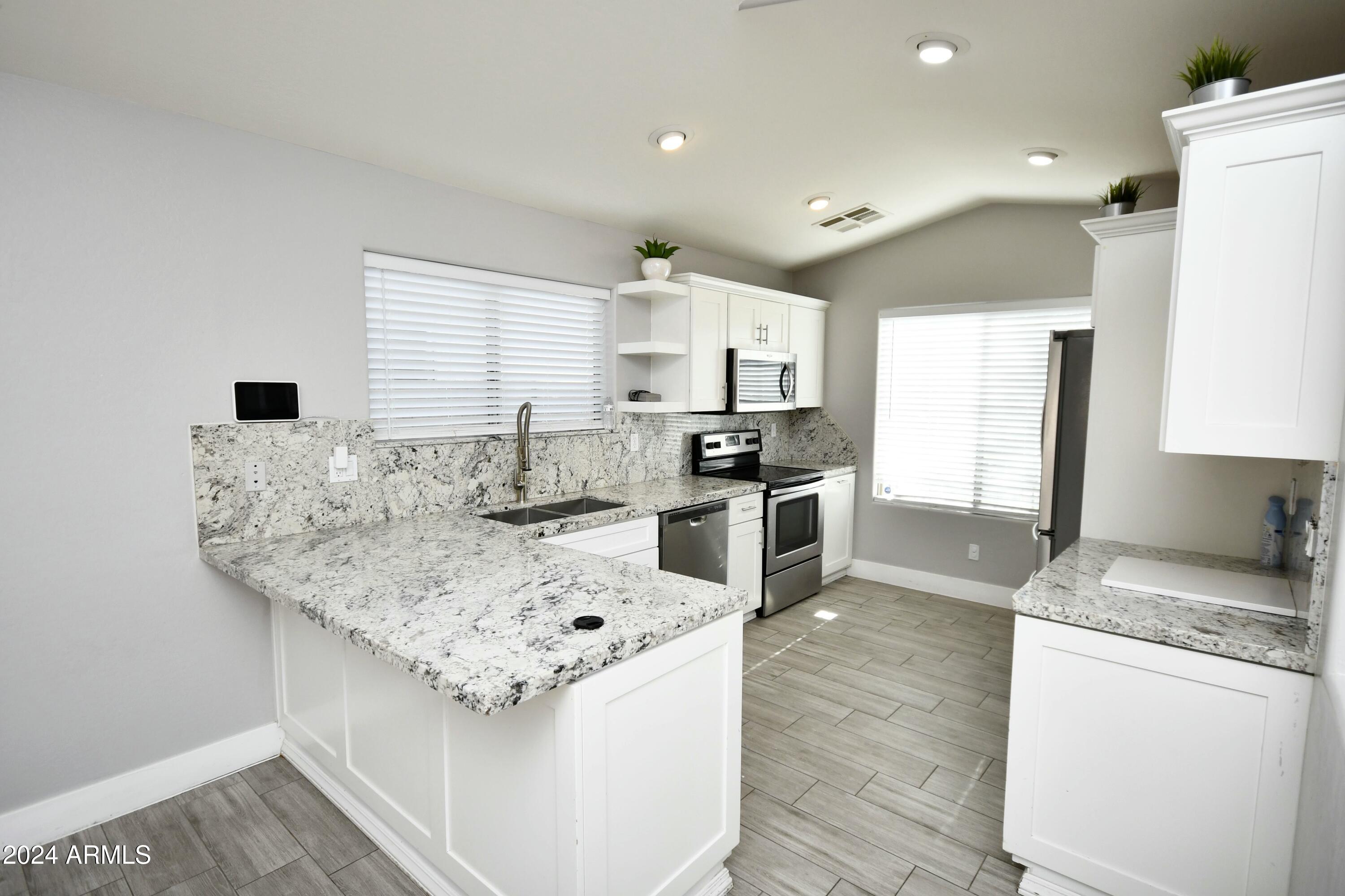 2414 West Gaby Road Phoenix, AZ 85041 - Photo 2 of 17 tempImagetppQ8Q
