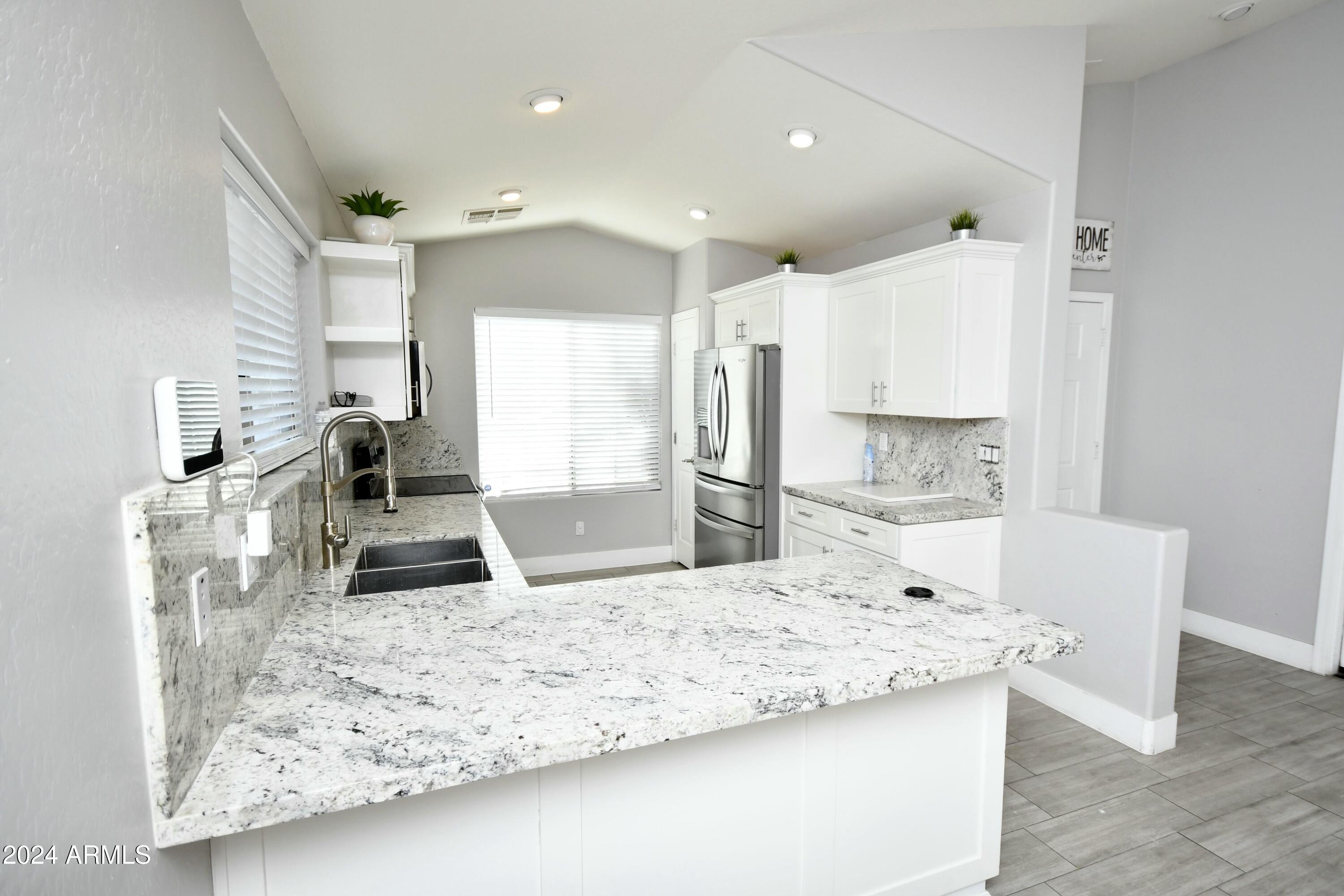 2414 West Gaby Road Phoenix, AZ 85041 - Photo 3 of 17 tempImageKfNH9L