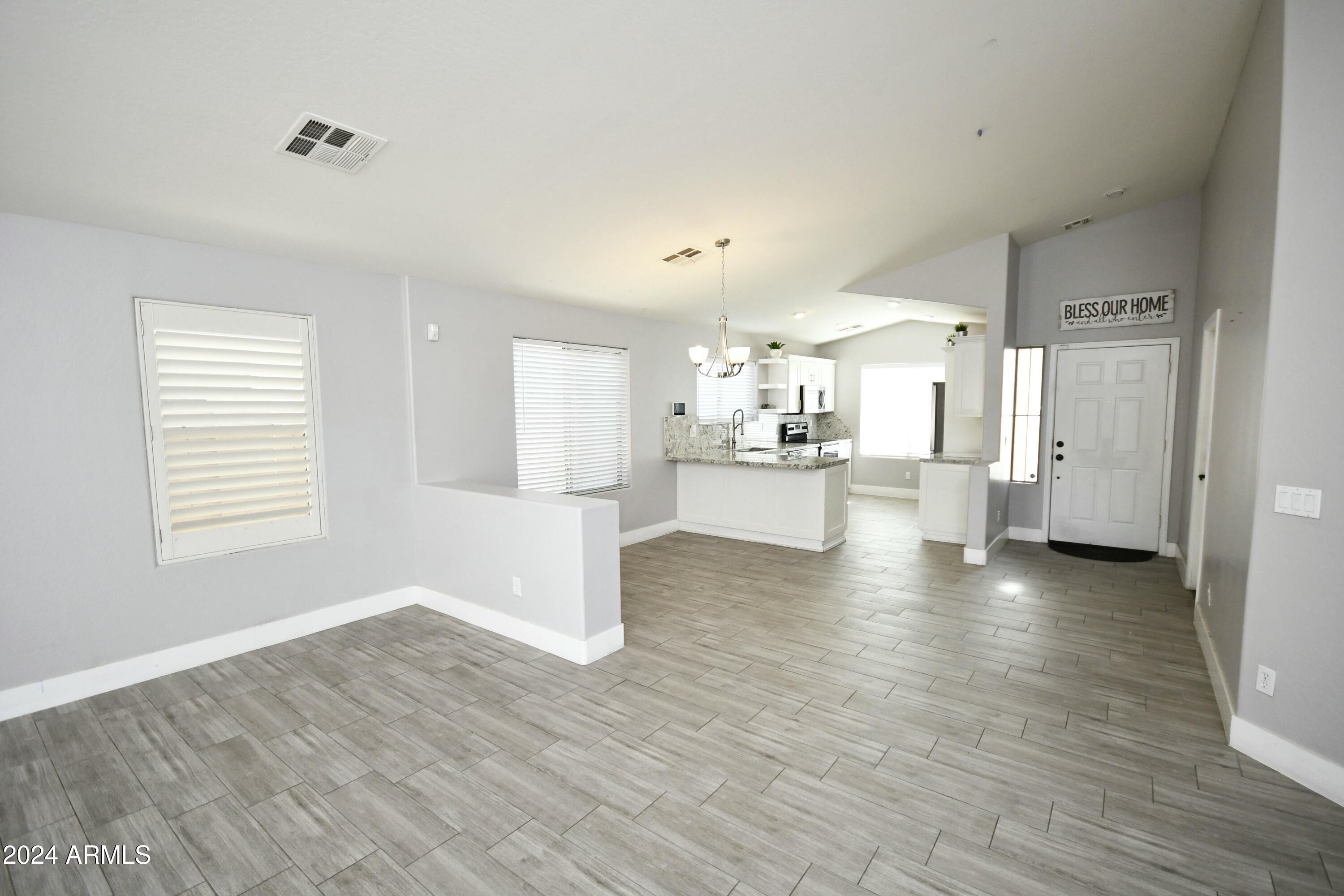2414 West Gaby Road Phoenix, AZ 85041 - Photo 5 of 17 tempImageVexPc8