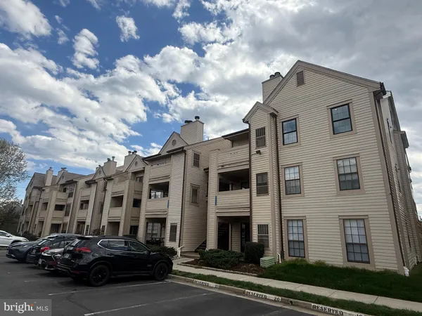 $355,000 | 6912 Mary Caroline Circle, Unit B, Alexandria, VA 22310