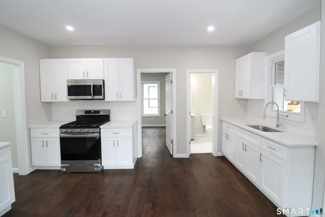 $2,600 | 354 Beechmont Avenue, Unit 1, Bridgeport, CT 06606