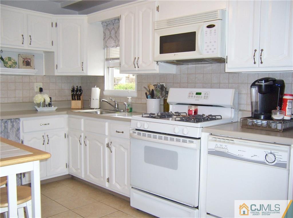 39 South Pennington Road New Brunswick, NJ 08901 - Photo 4 of 12 Gallery Image 4