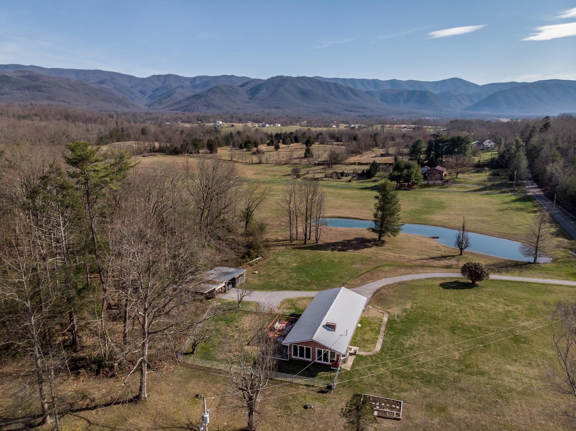 785 Seaton Road Afton, TN 37616 - Photo 3 of 41 54EEBD19-9F5C-4723-BBD5-2A1C4BDD8333