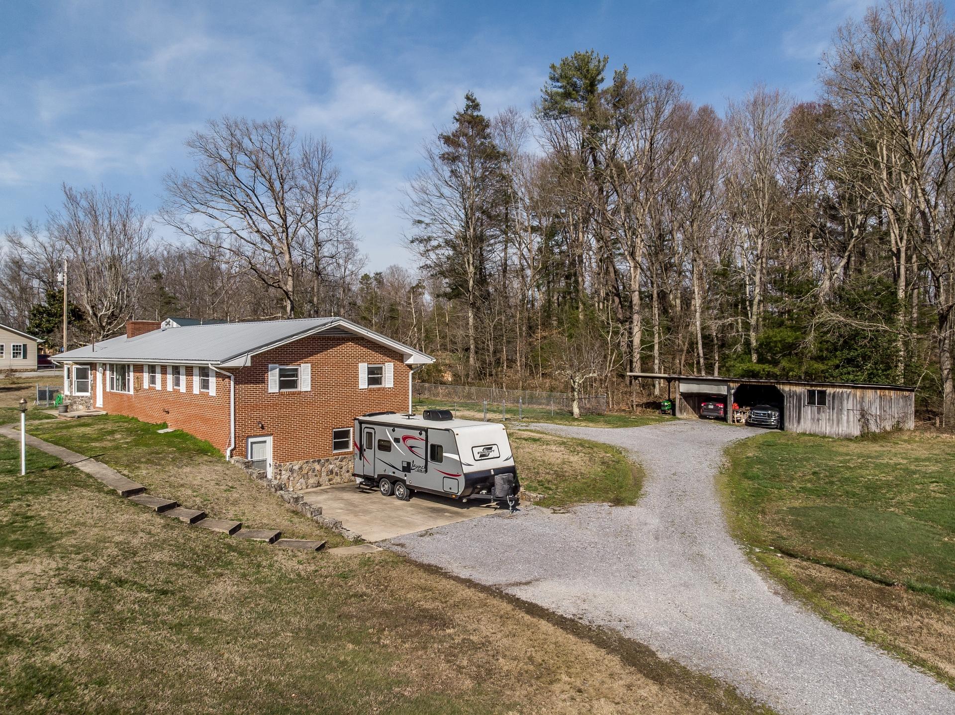 785 Seaton Road Afton, TN 37616 - Photo 4 of 41 3364AD8F-5C13-4BEC-BBF1-059310BC9169