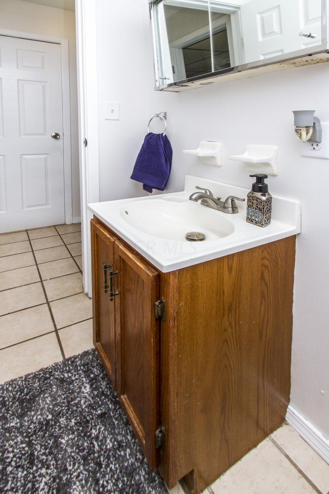 1617 Fall Brook Road Columbus, OH 43223 - Photo 8 of 26 Gallery Image 8
