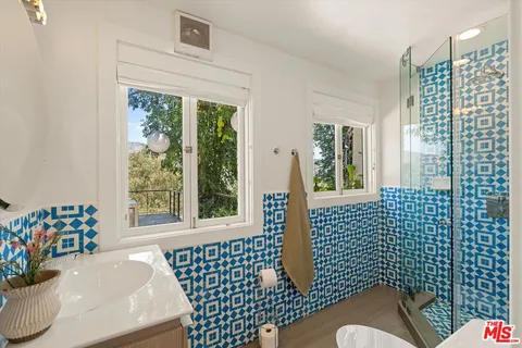 $3,995,000 | 2700 Glendower Avenue, Los Angeles, CA 90027
