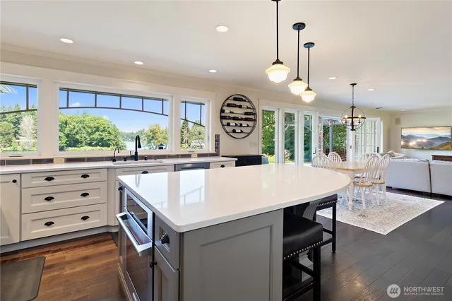 $1,600,000 | 10841 Evergreen Terrace Southwest, Lakewood, WA 98498