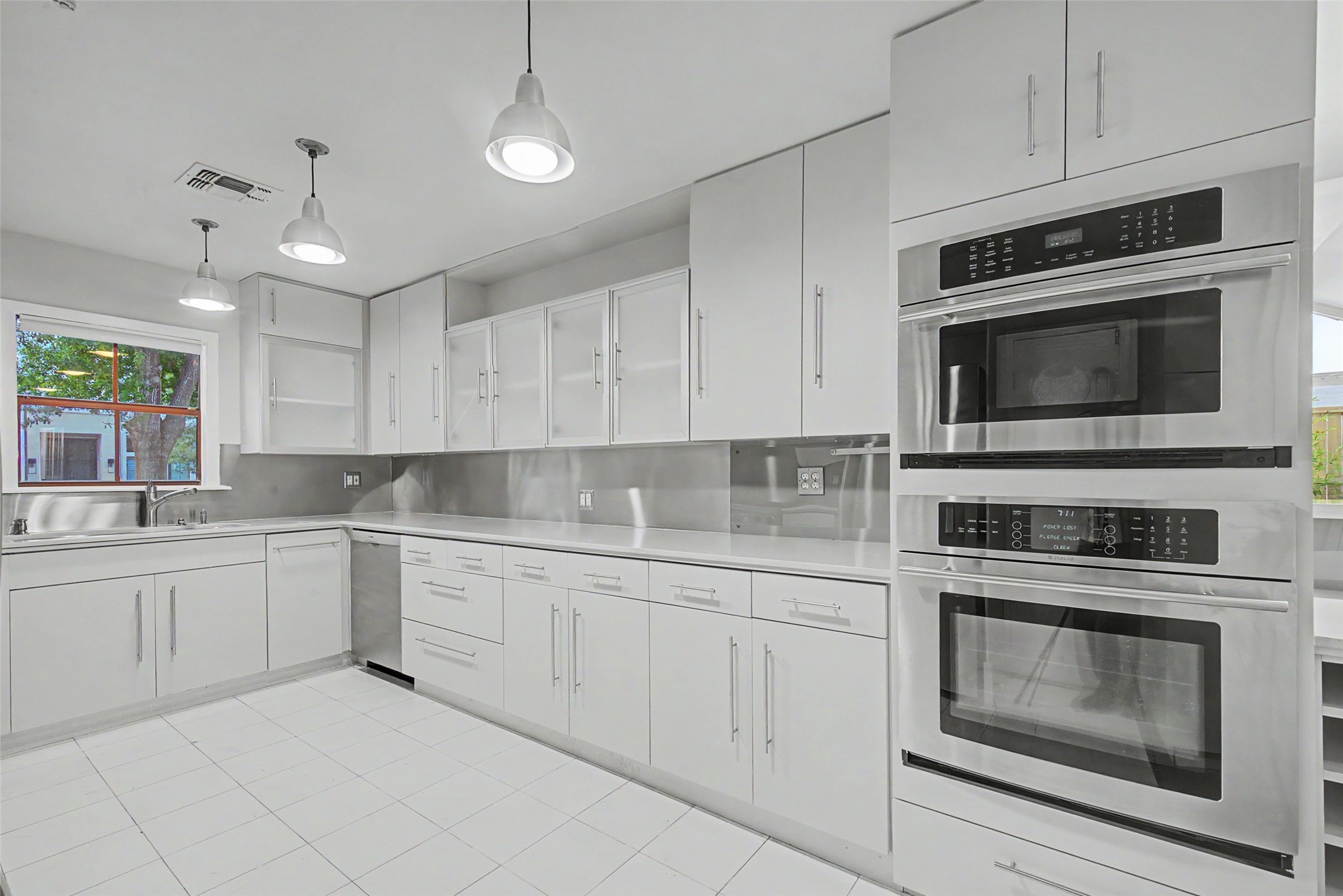 2723 Nottingham Street Houston, TX 77005 - Photo 19 of 47