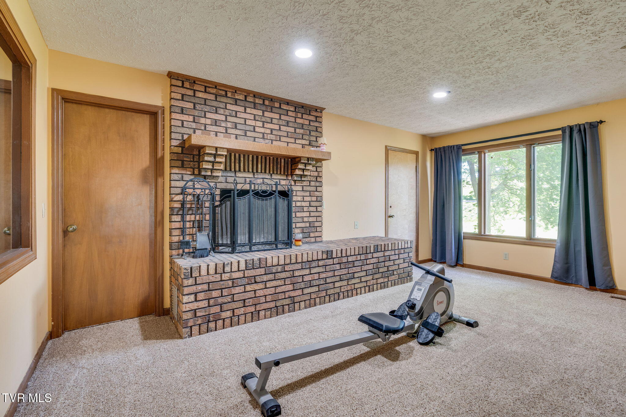 1656 Fall Creek Road Kingsport, TN 37664 - Photo 13 of 40 025