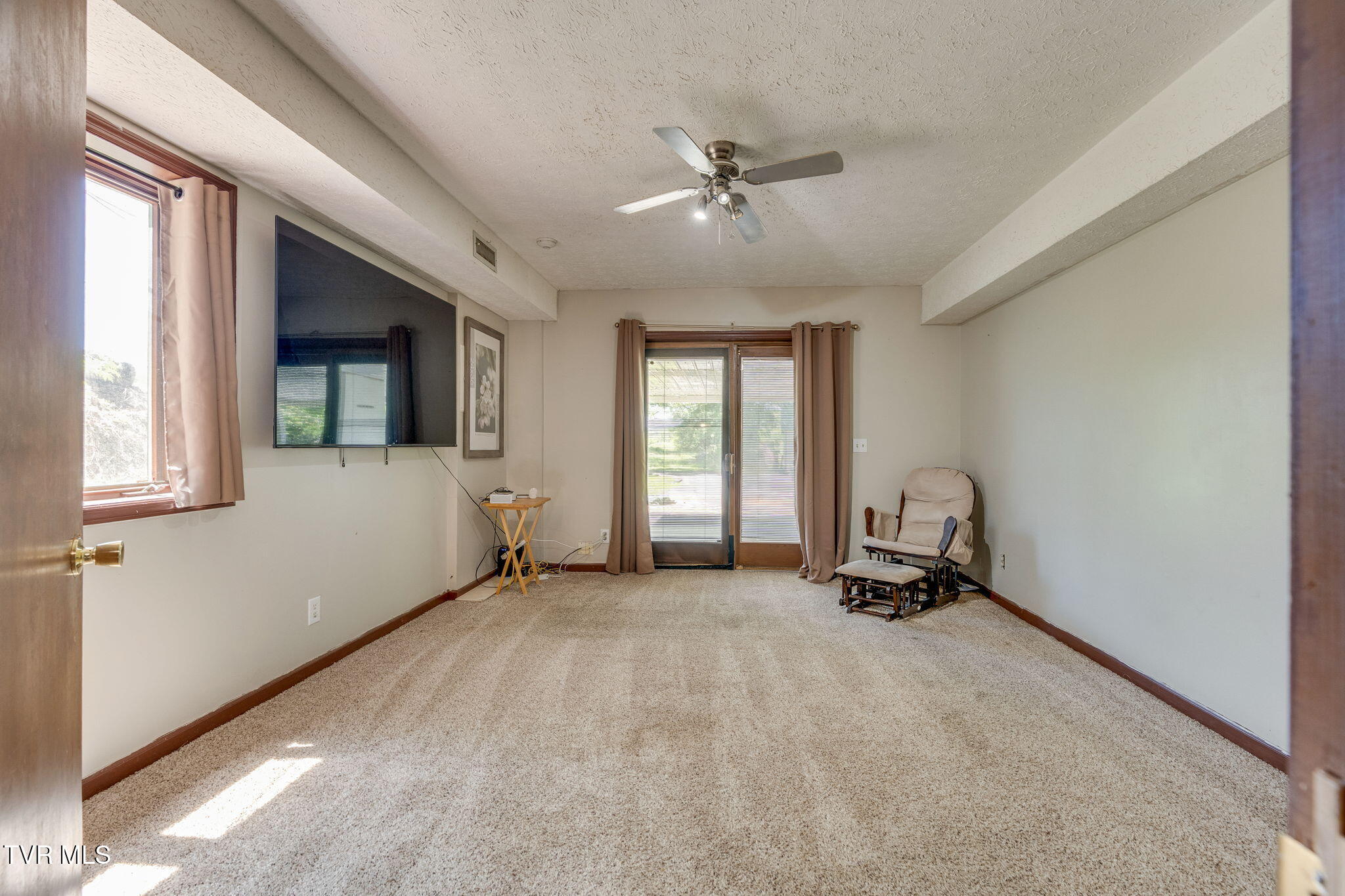 1656 Fall Creek Road Kingsport, TN 37664 - Photo 16 of 40 028
