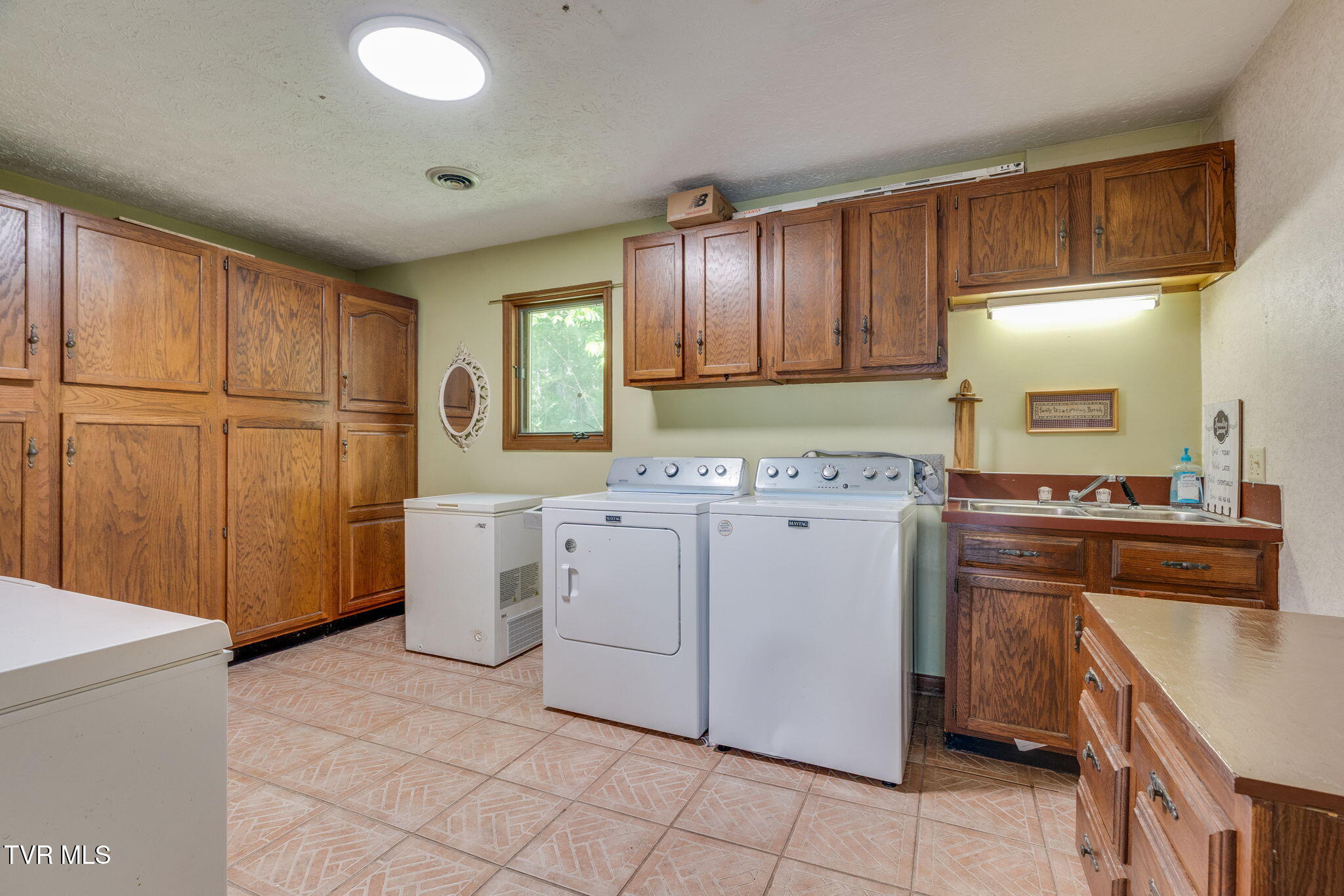 1656 Fall Creek Road Kingsport, TN 37664 - Photo 20 of 40 034