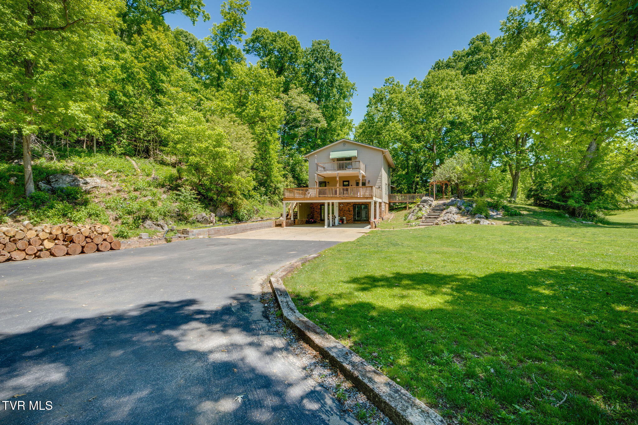 1656 Fall Creek Road Kingsport, TN 37664 - Photo 22 of 40 035