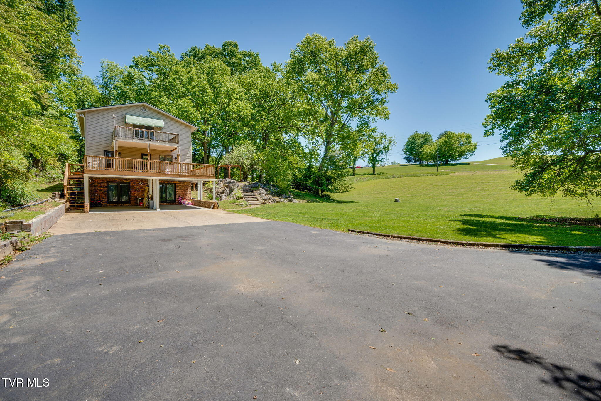 1656 Fall Creek Road Kingsport, TN 37664 - Photo 23 of 40 036