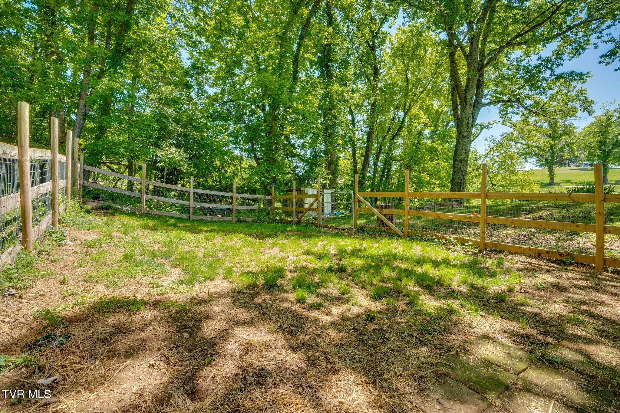 1656 Fall Creek Road Kingsport, TN 37664 - Photo 27 of 40 042